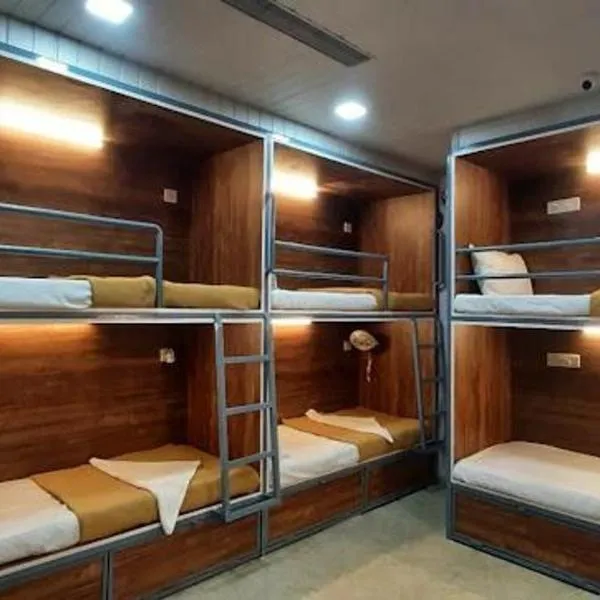 Over True Dorms，位于纳威孟买的酒店