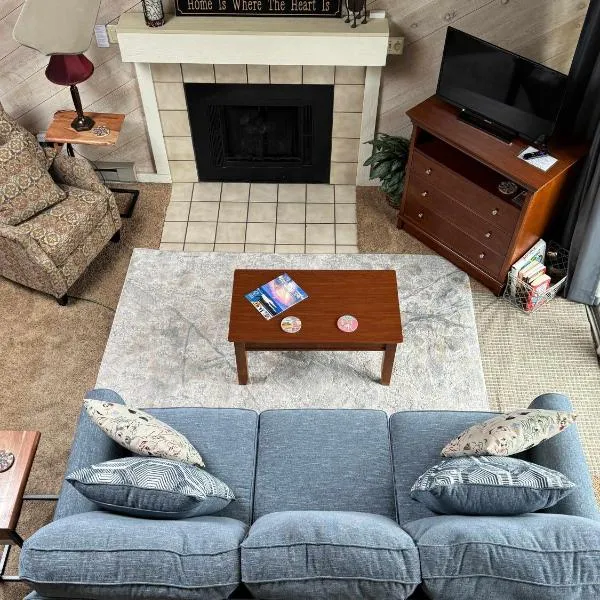 Condo,Full Kitchen, ShantyCreek, Beach Club, Private Pool, hotel in Bellaire