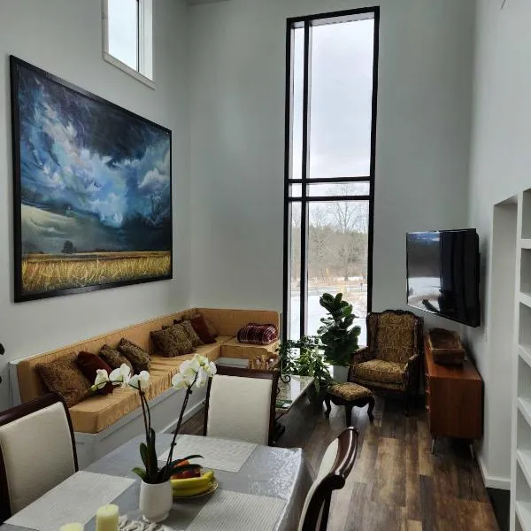 the Sugar Cube, a stunning, spacious, and modern villa with an orchard maze, ξενοδοχείο σε Ithaca