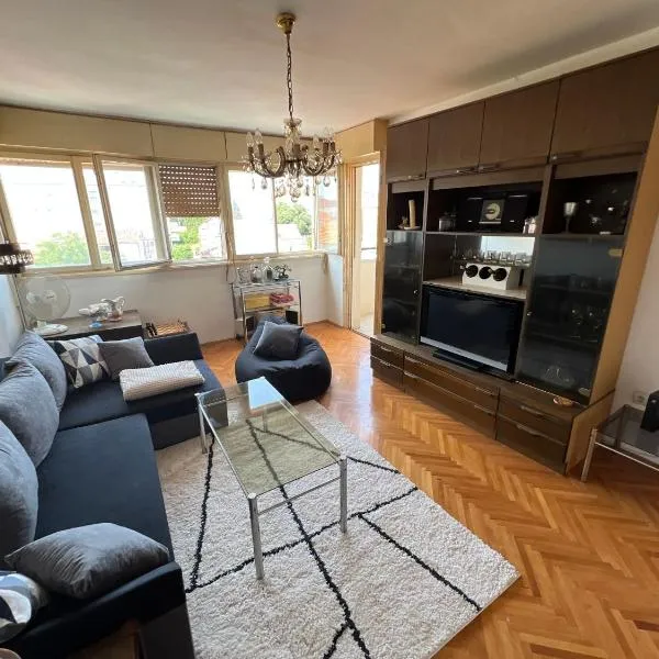 Shared condo by Zadar Oldtown and beach 400 m away, ξενοδοχείο στο Ζαντάρ