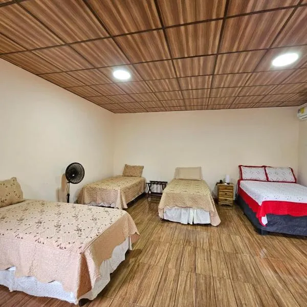 Pleasant Hostal Panama, hotel di Aserrío