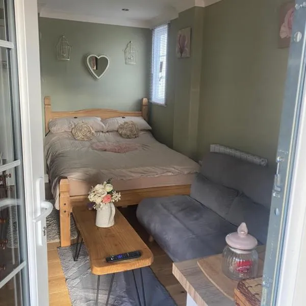 Private en-suite RUTHIN, ξενοδοχείο σε Llanfair-Dyffryn-Clwyd