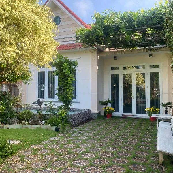 Villa Nghỉ Dưỡng Nguyên Căn, hotel in Châu Thành