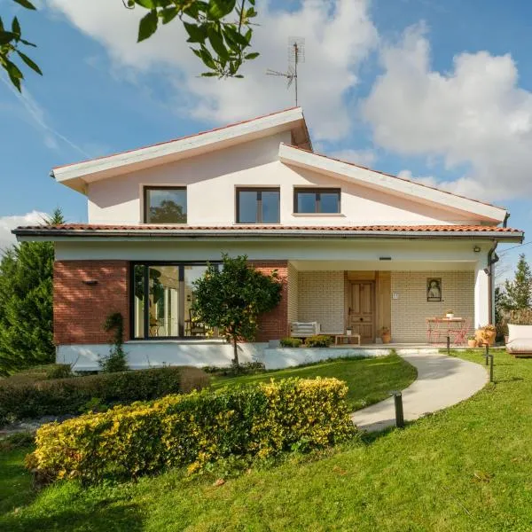 Areitio etxea - casa con jardin, Hotel in Mallavia