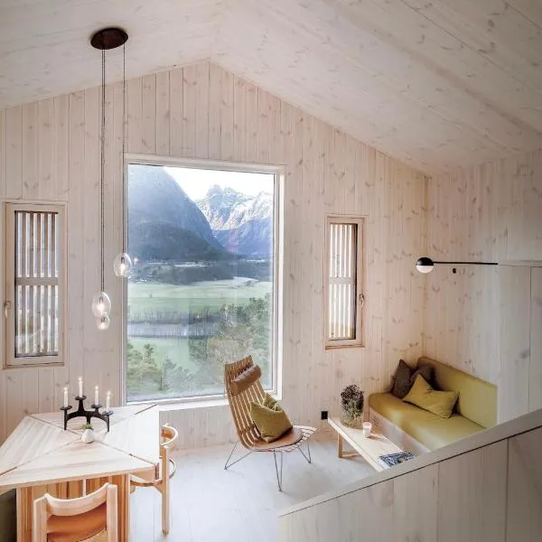The Crux Nordic Design Mountain Cabin、オンダルスネスのホテル