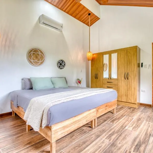 Luxury Beachfront Apartment with Oceanview Terrace, hotel v destinaci Puerto Viejo