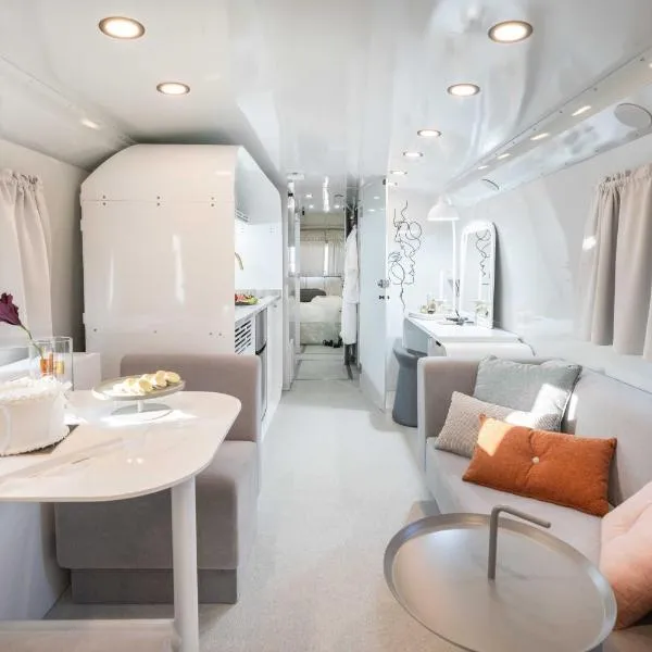 Daydream - אוטובוס-צימר בגשר הזיו, hotel in Gesher HaZiw