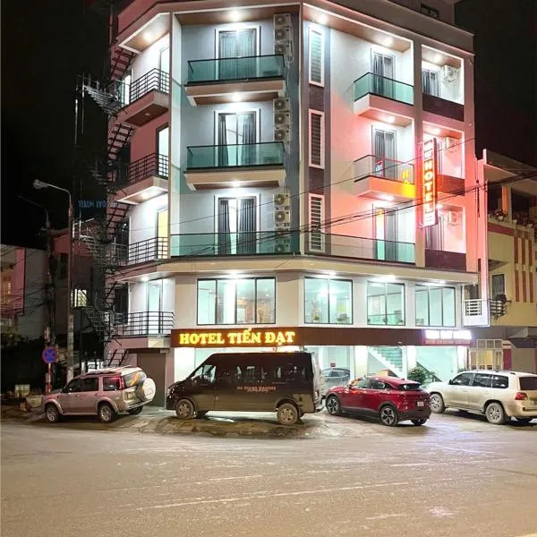 Khách sạn Tiến Đạt, ξενοδοχείο σε Mèo Vạc