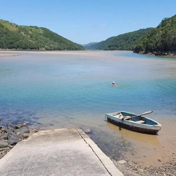 Beautiful rustic sea cottage, 2km Kob Inn，Xibeni的飯店