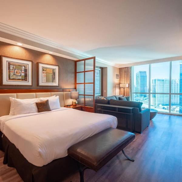 No Resort Fee Strip View Suite& Free Valet& Pool, Las Vegas