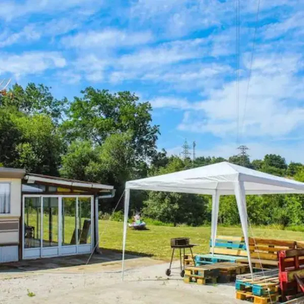 Bungalow modulo con jardin, hotel in El Bosque