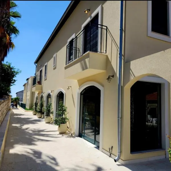 Ha Meyasdim 51, hotel in Zikhron Ya‘aqov