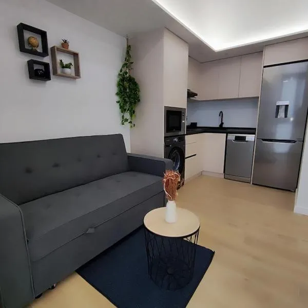 Jirafa - Entire Apt - Near Beach and Stadium by Río Turia Apartments, khách sạn ở Valencia