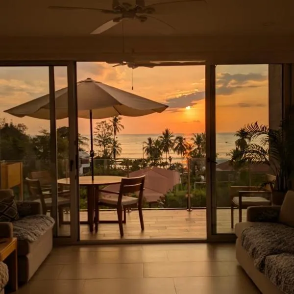 Beachfront Condo Stunning Views, hotel v destinaci Jacó