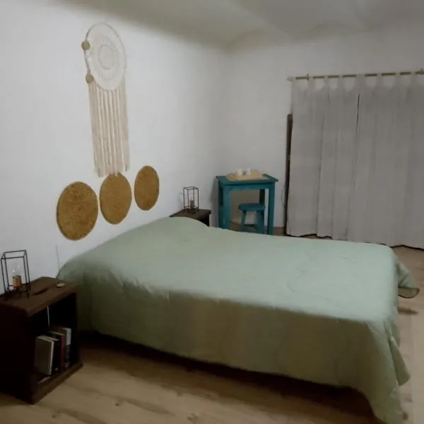 Habitación en apto compartido para una persona, hotel in Montevideo