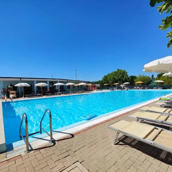 Long Beach Village Residence sul mare spiaggia privata inclusa, hotel in Lido Adriano