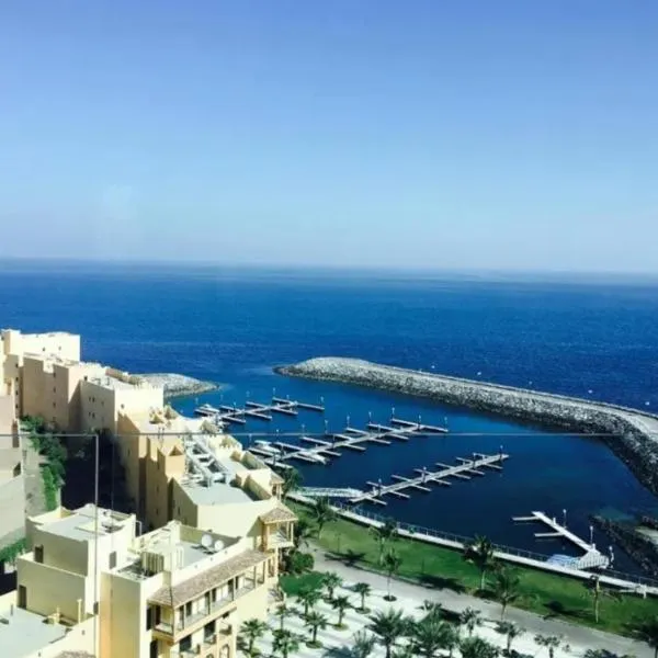 Dream Inn Apartments - Luxury 2 BR Mina Al Fajer - Harbor View - Al Fujairah, hotel in Rūl Ḑadnā
