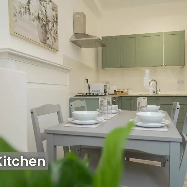 Edinburgh Modern Apartment in Haymarket, city centre, hotel in Edinburgh