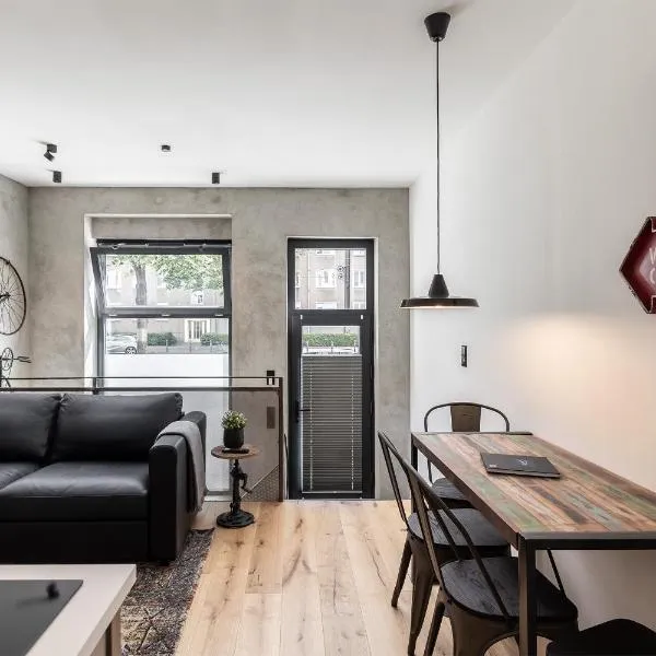 COOLEST Apartment in Berlin, easy Check-in, Industrial Style, close to center #3, Hotel in Berlin