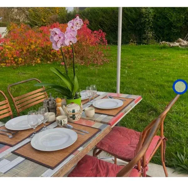 Spacious home near Disneyland, Hotel in Chanteloup-en-Brie