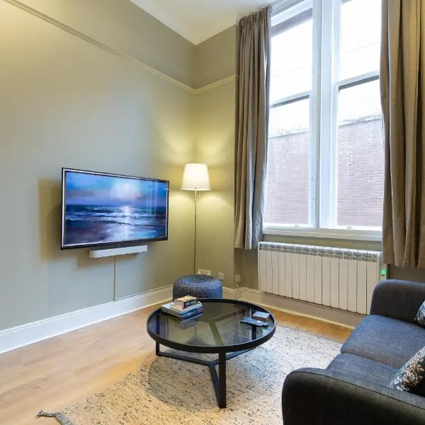 Quiet City Centre, King & Sofa Bed, Hotel in Glasgow