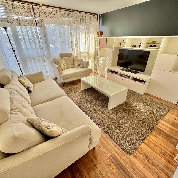 Sleek & Bright balcony Flat Perfect Escape London, London