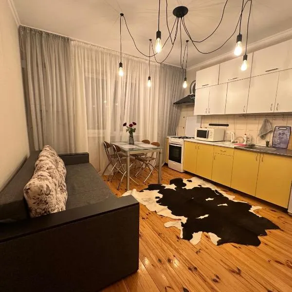 Квартира в центрі в новобудові Набережний квартал, ξενοδοχείο σε Ρίβνε