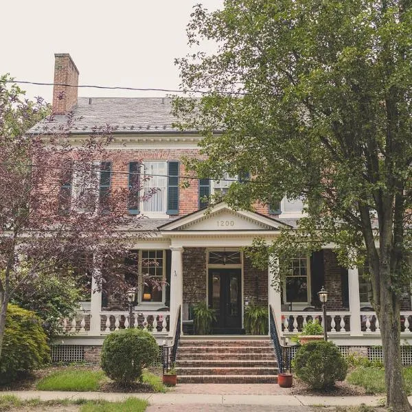 Ironclad Inn and Bourbon Room, hotell sihtkohas Fredericksburg