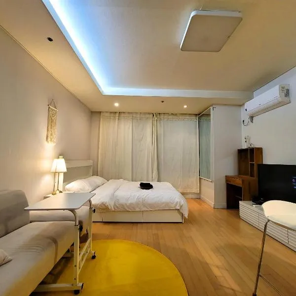 A comfortable Gangnam house in the city center-1302, hotel in Seoul