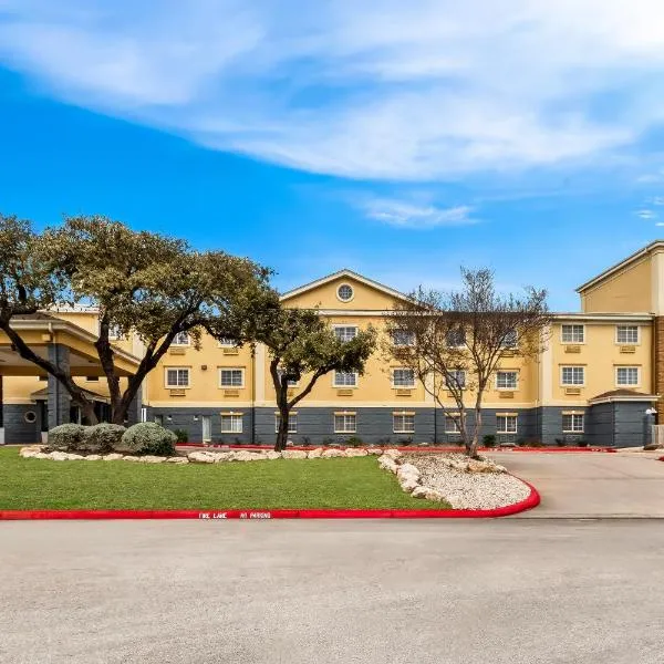 Quality Inn & Suites Airport North - Stone Oak，位于圣安东尼奥的酒店