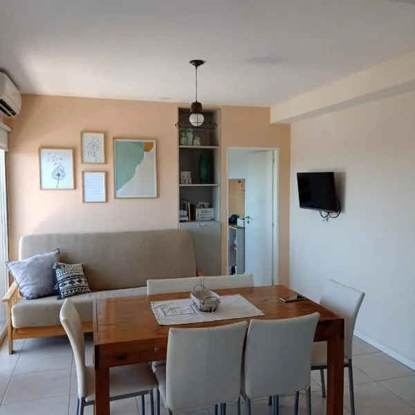 Depto Luminoso a 3 Cuadras del Centro - Miquins, hotel en Junín