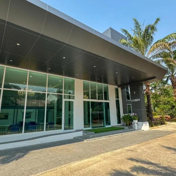 Baan Suan Khun Ta and Golf Resort, hotel in Ubon Ratchathani