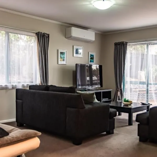 Observation Holiday Home, hotel in Paraparaumu Beach