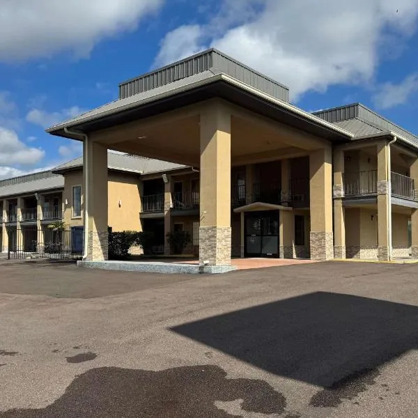 Super 8 by Wyndham Jackson MS Near the Fairgrounds、ジャクソンのホテル