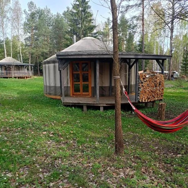 Jurty i namioty w Lesie KotfaLas Glamping Świętokrzyskie-SPA, hotel v destinaci Skarżysko-Kamienna
