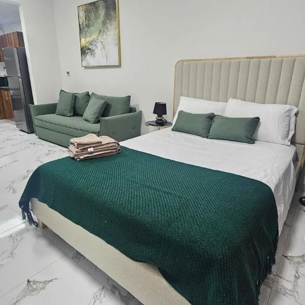 Chic studio W10, hotel in Ras al Khaimah