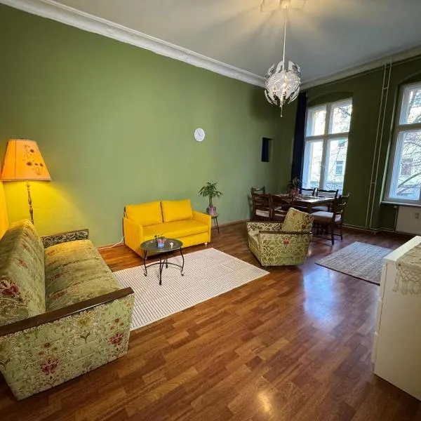 2 Zimmer Wohnung im Herzen Neuköllns, hotel i Berlin