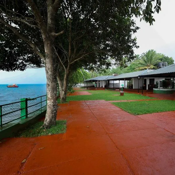 ILLIKKALAM Lakeside Cottages Kumarakom Kerala, ξενοδοχείο σε Kumarakom