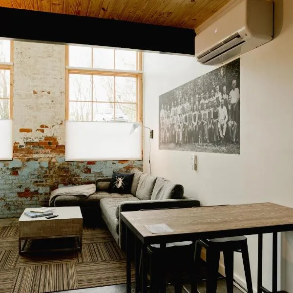 Loom Room Retreat, hotel in Dalton