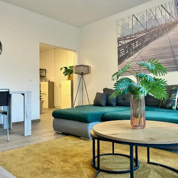 Spacious & Stylish Apartment - Partial Lake View, hotel in Lugano