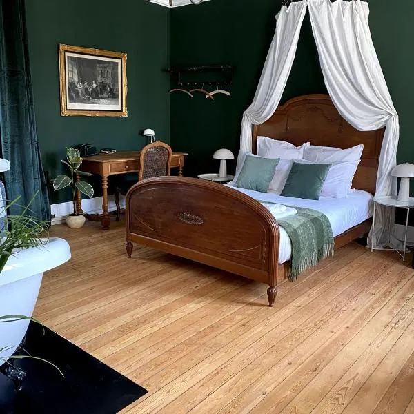 Chambre d'hôtes Lou - Château Le Bas Bleu, hotel v destinaci Quesnoy-le-Montant