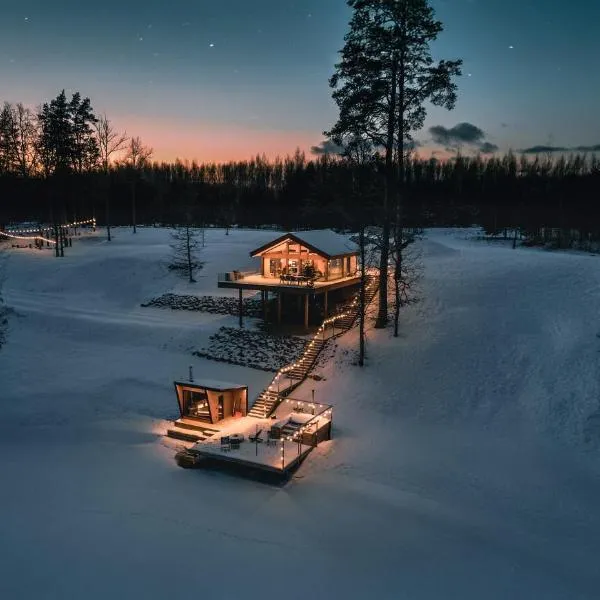 Lake view ODYL Off-grid Holiday House with Sauna and Hot-tub, hotell sihtkohas Pindi