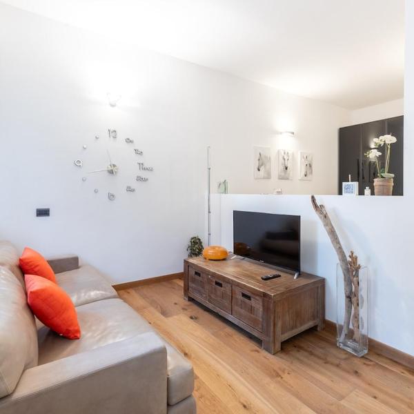 Modern Suite I Free WiFi, AC & Metro Nearby, Milán