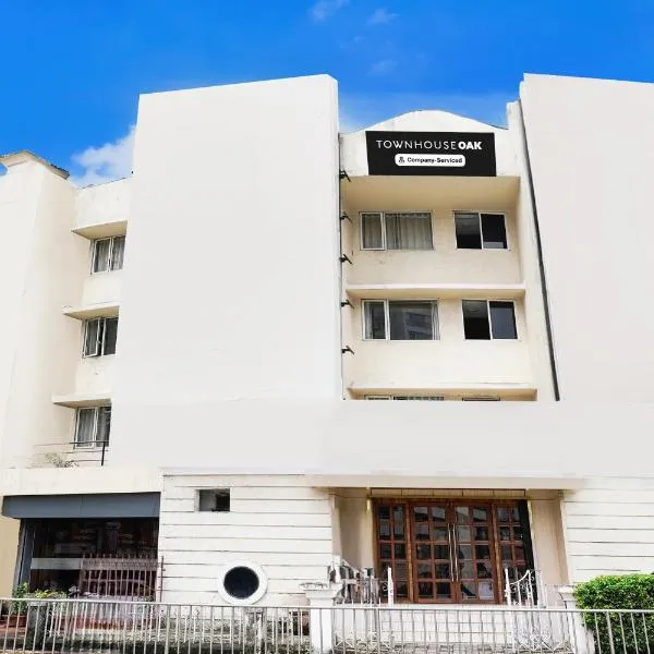 Super Townhouse Oak Vashi, hotel in Turambhe
