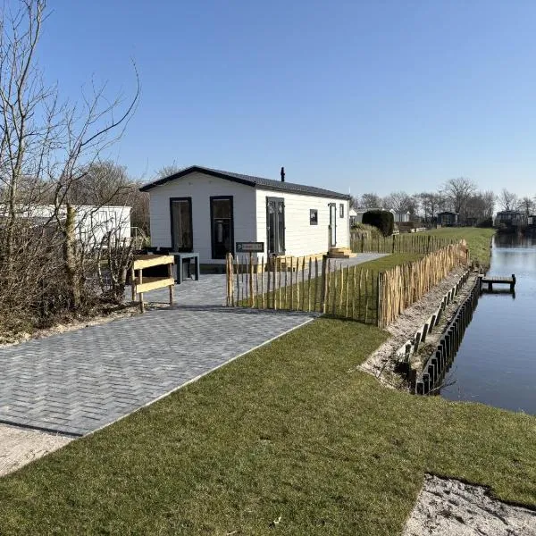 Chalet Lutafaro near beach Petten, hotel in Petten