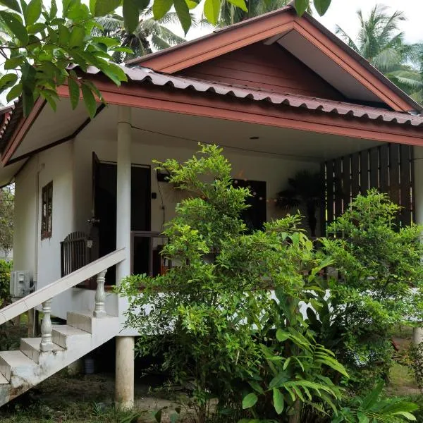 Charming House - Peaceful Garden Retreat - 2mn ZenBeach - Srithanu Center, hotel in Srithanu