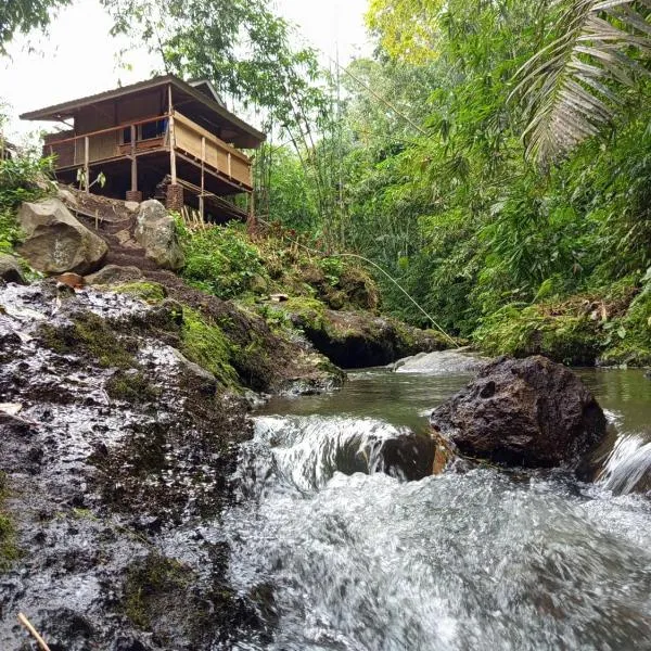 are twin bungalows, hotel in Tetebatu