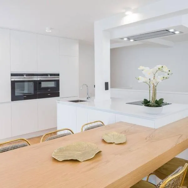 My Veranda - Spacious Loft with 4 Bedrooms and 3 Bathrooms - Near République and Le Marais, hotel v Paříži