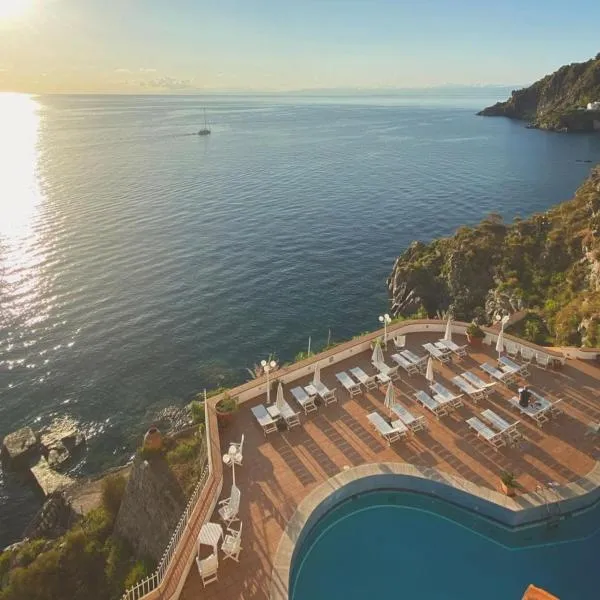 Hotel Carasco, hotel v Lipari