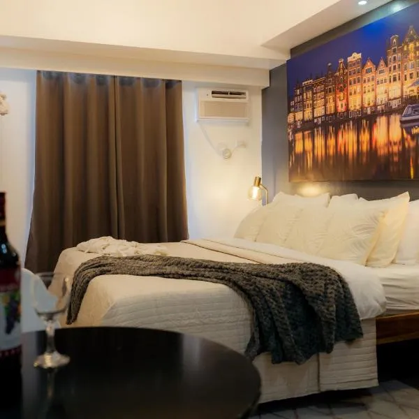 Modern Oasis*Heart of City*Fast Wi-Fi/Netflix WFH, hotel in Iloilo City